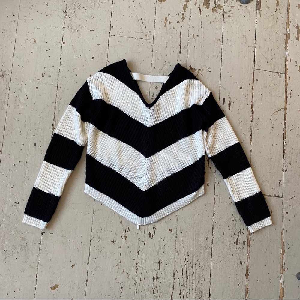 Chevron Laced Sweater Black & White Med - Picture 5 of 11